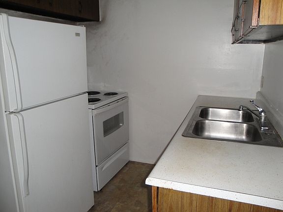 2nd image of 3245 Bishop St APT 9