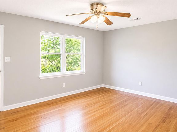4th image of 3532 Crawford Dr SE