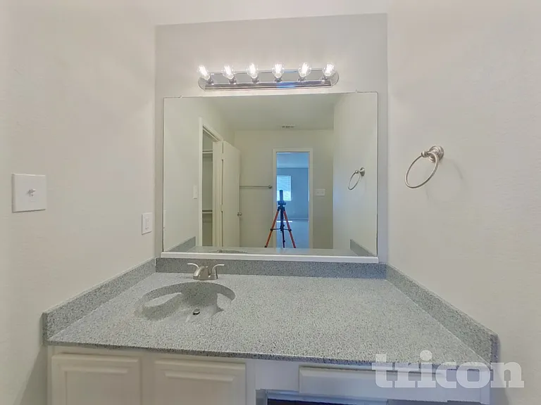 6910 Meadow Bend Dr — Photo 7