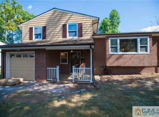 8 Rieder Rd, Edison, NJ 08817