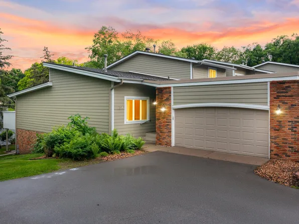 8292 Kingslee Rd, Bloomington, MN 55438