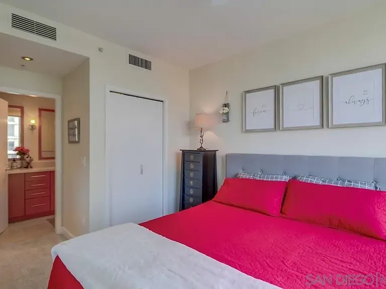 325 7th Ave #610 — Photo 24