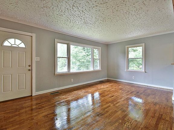 3rd image of 1804 Houstonia Dr