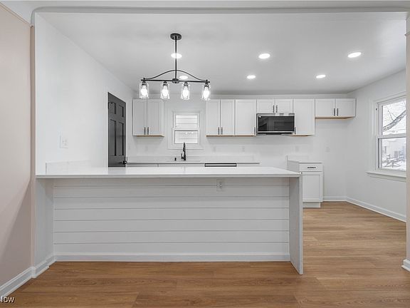 5th image of 7424 Traymore Ave