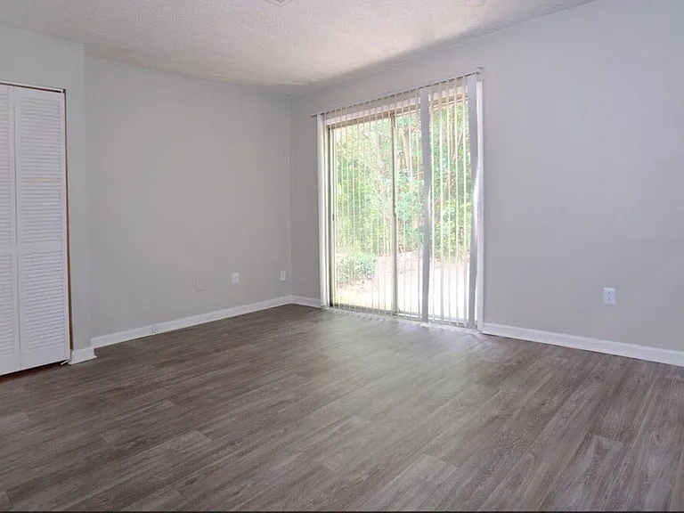 Pineview Apartments — Photo 19