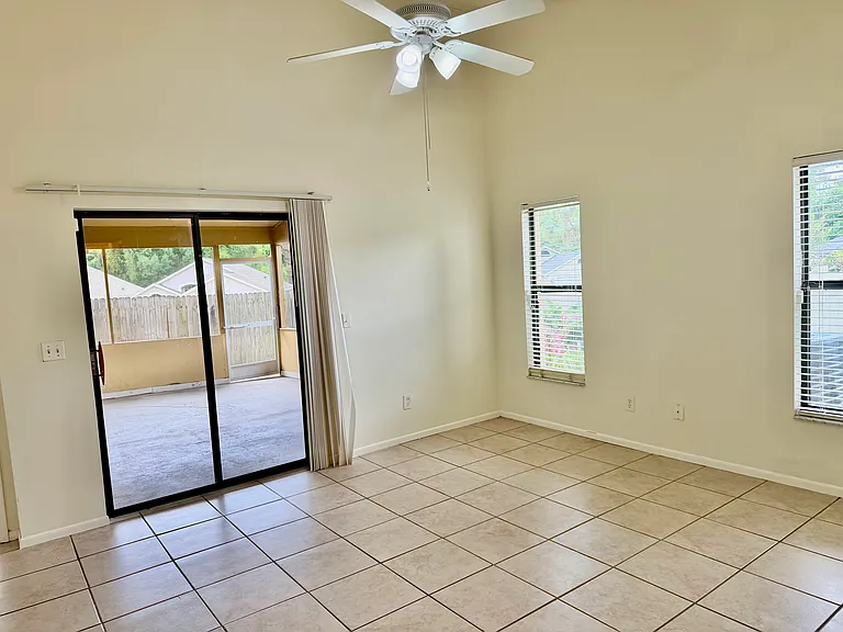 1012 Henson Ct — Photo 12