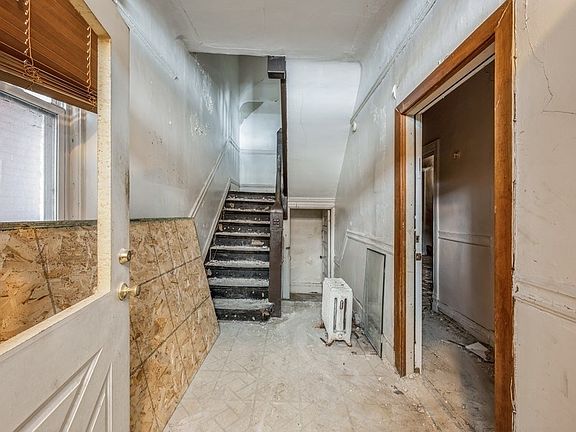 Building front foyer entrance