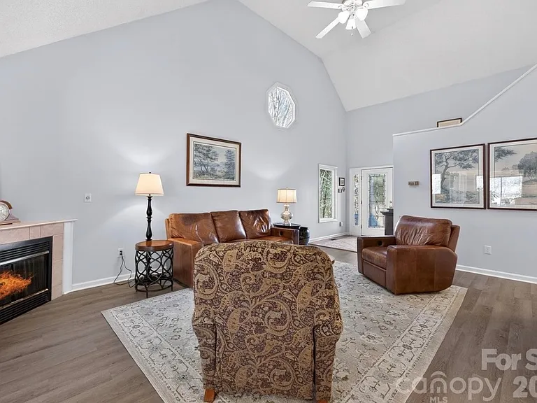 1665 Sherwood Ct — Photo 17