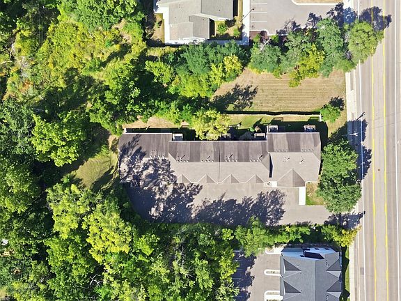 3rd image of 3431 Douglas Dr N
