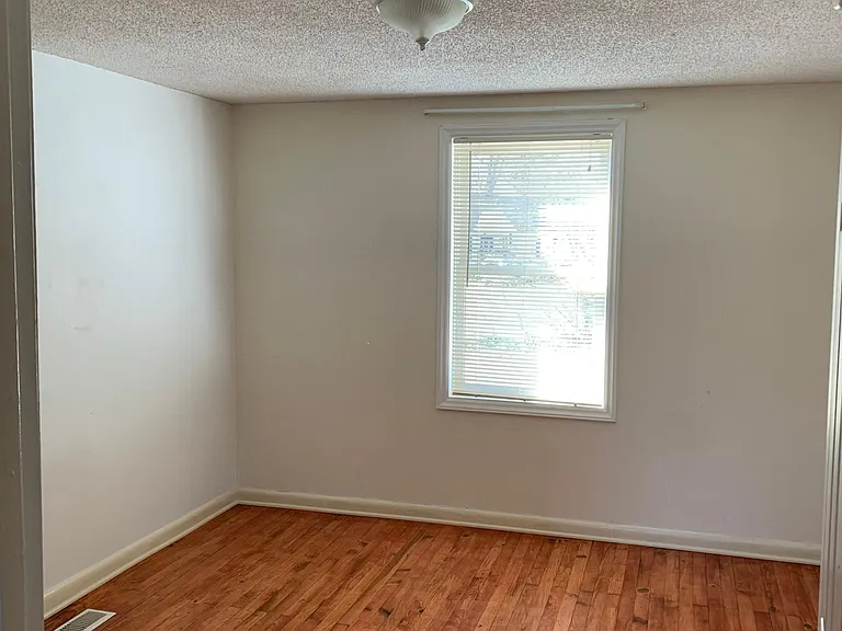 20 Spring Dr — Photo 14