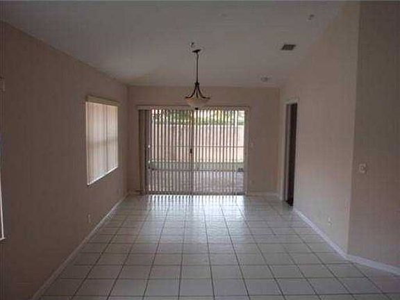 5th image of 5529 Grande Palm Cir