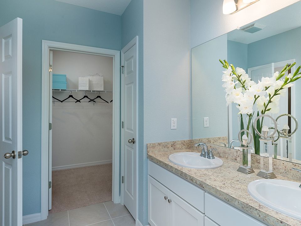 Luxurious owner s bath