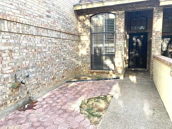 3rd image of 109 E Del Mar Blvd APT 4
