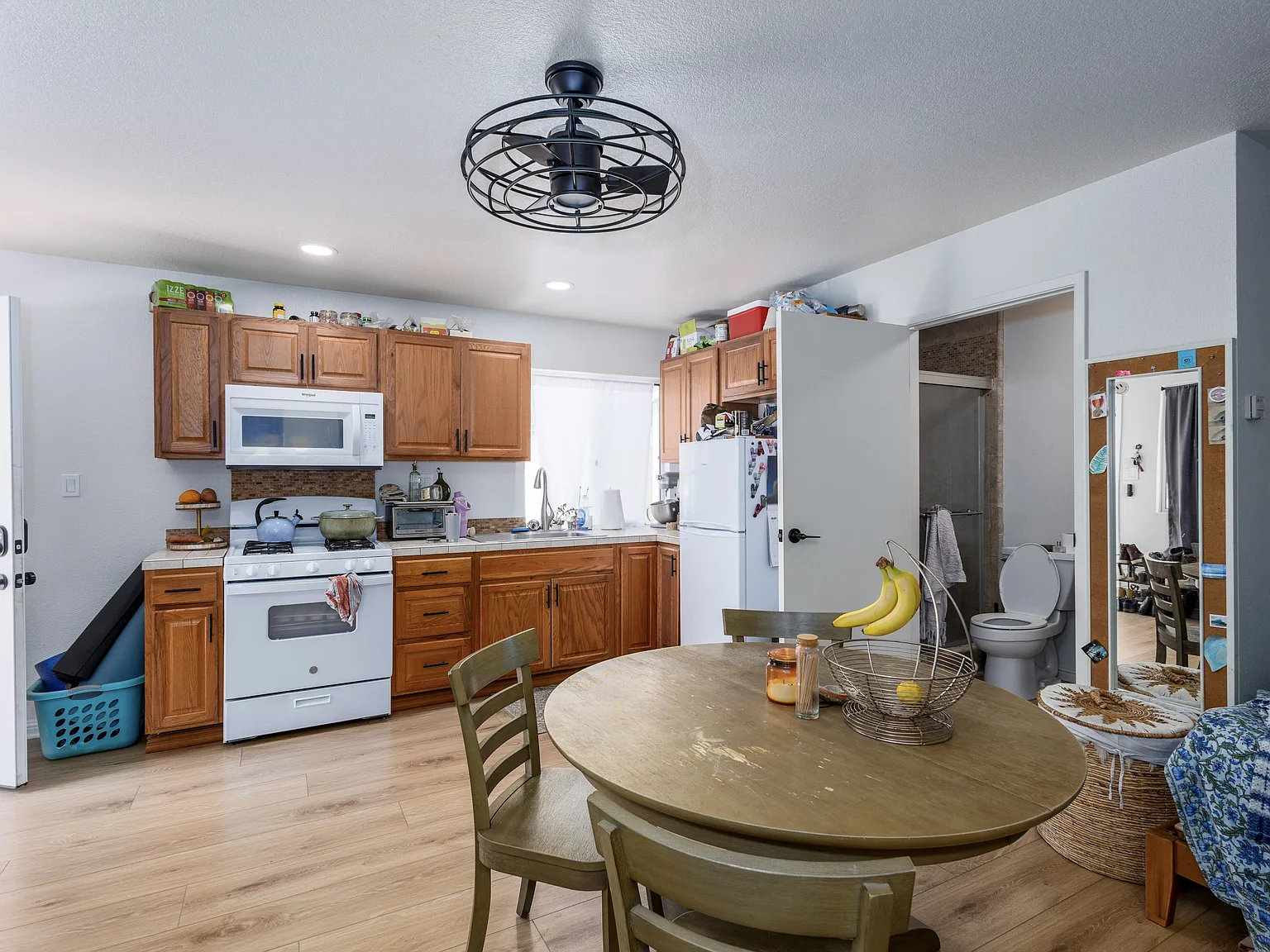 150 Pinal Avenue - B — Photo 4