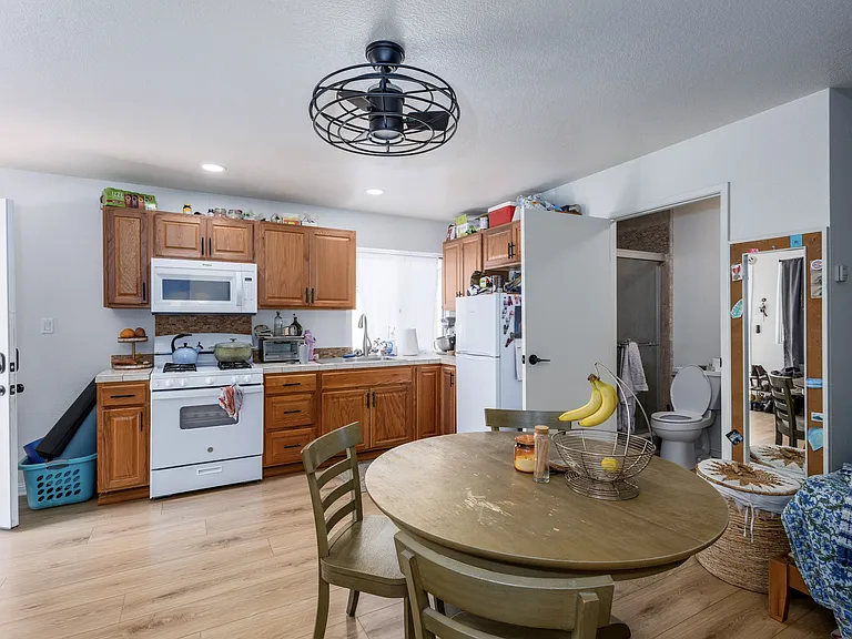 150 Pinal Ave #B — Photo 4