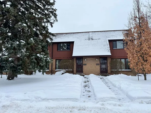 23 Flint Dr #3, Kitchener, ON N2E 1S8