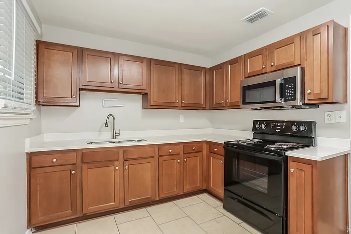 980 McTyre Ct — Photo 8