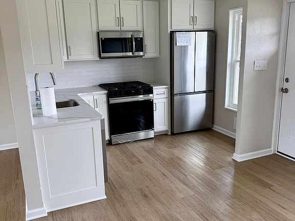 3rd image of 45 Woodridge Dr