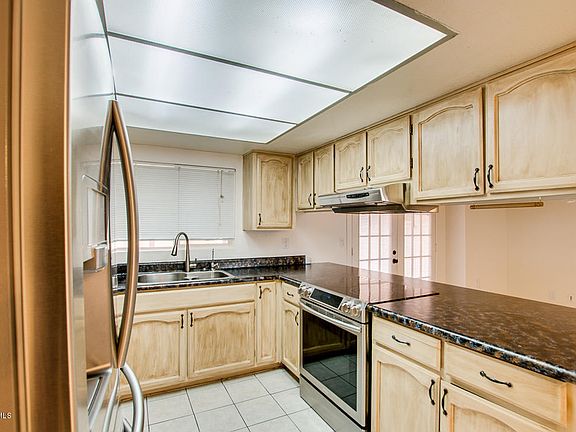 3rd image of 1519 W Pampa Ave
