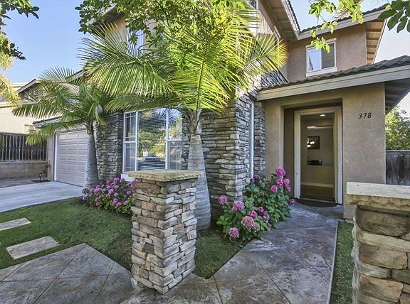 4th image of 378 Edgewater Dr
