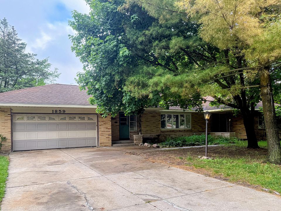 1st image of 1859 Lake Michigan Dr NW