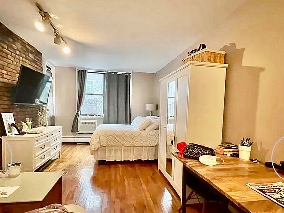 3rd image of 229 E 29th St APT 4P