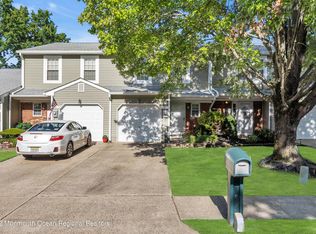 72 Oak Ln, Eatontown, NJ 07724