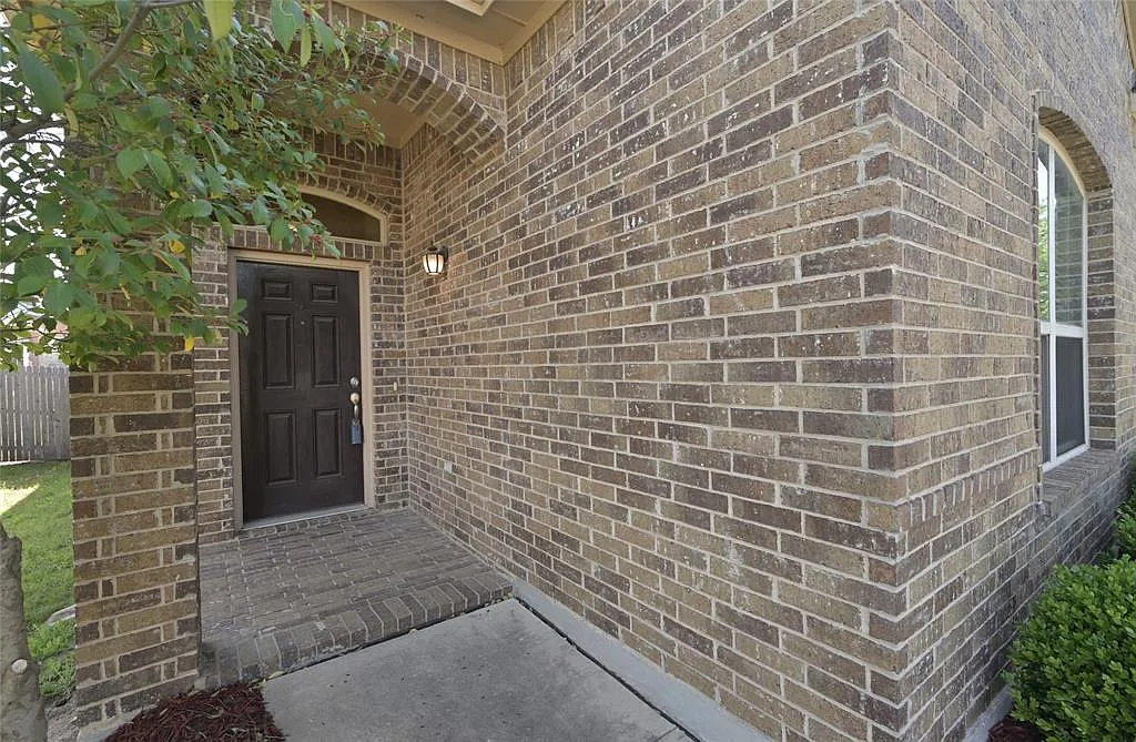 3 bed, 2.0 bath, 1441 sqft, $2,075 — Photo 3