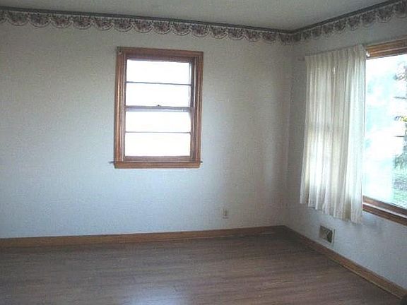 3rd image of 297 West Ave