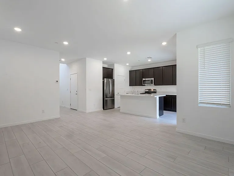 621 Camilla Crk — Photo 2