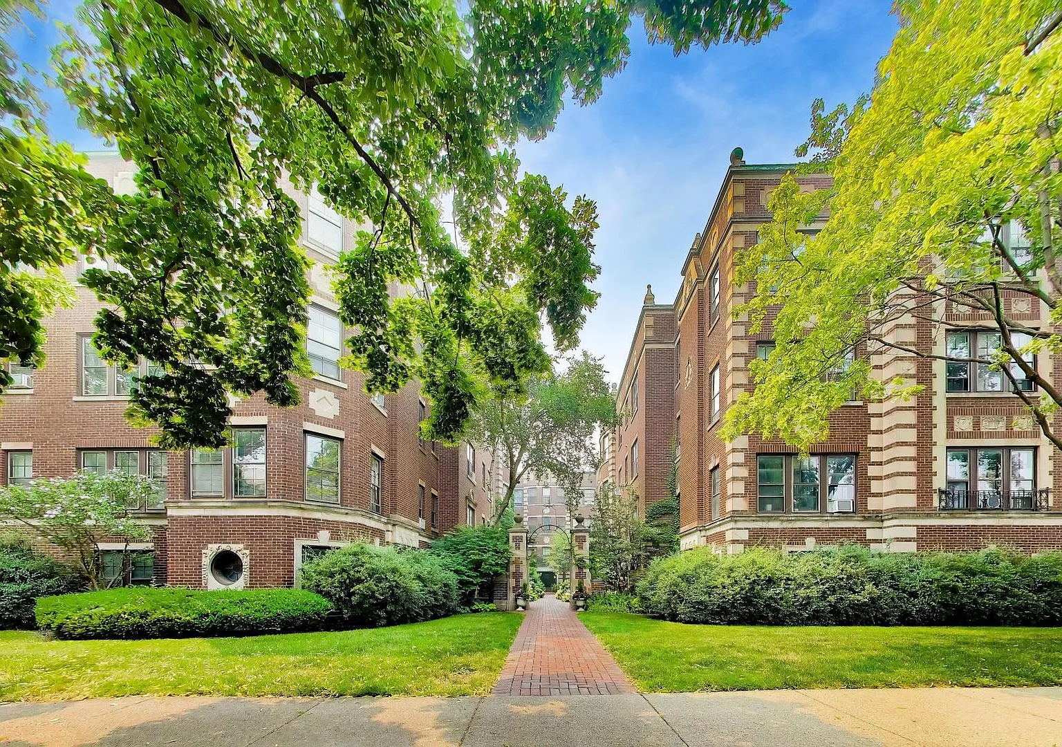 1 bed, 851 sqft, $1,850 — Photo 2