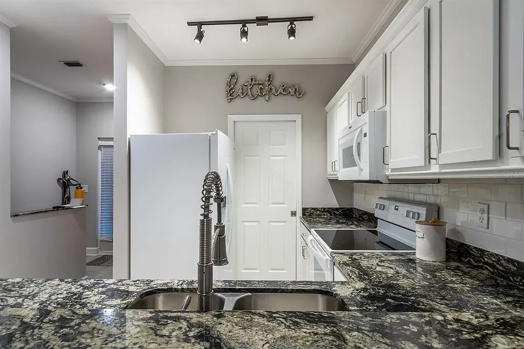 SW 35th Pl, Gainesville — Photo 3