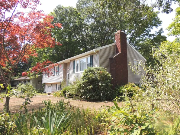 5 Briarwood Lane, Branford, CT 06405