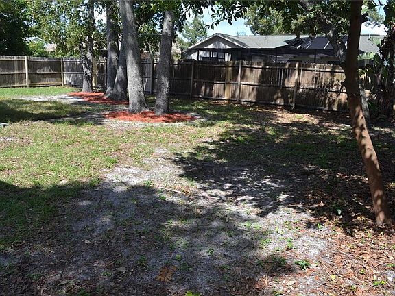 4th image of 1022 Begonia Dr