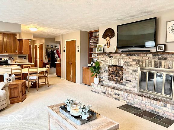 5th image of 3618 N Royal Oak Dr