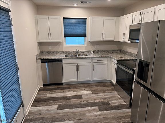 2nd image of 2279 Arrowhead St