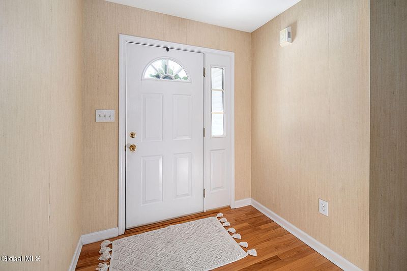 3rd image of 30 Crescent Creek Way