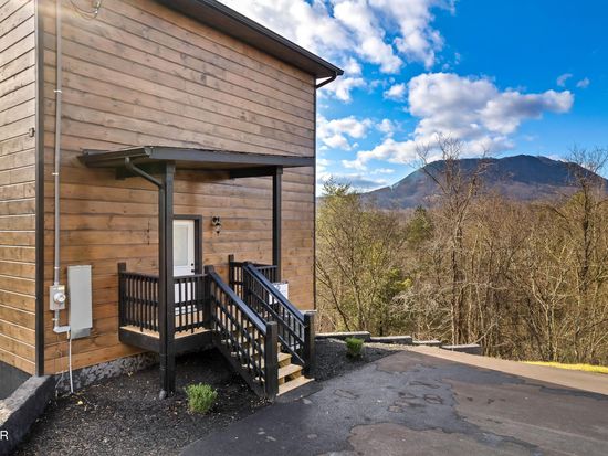 1463 Honey Oaks Way, Sevierville, TN 37876