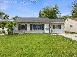 26295 Kathy St, Roseville, MI 48066