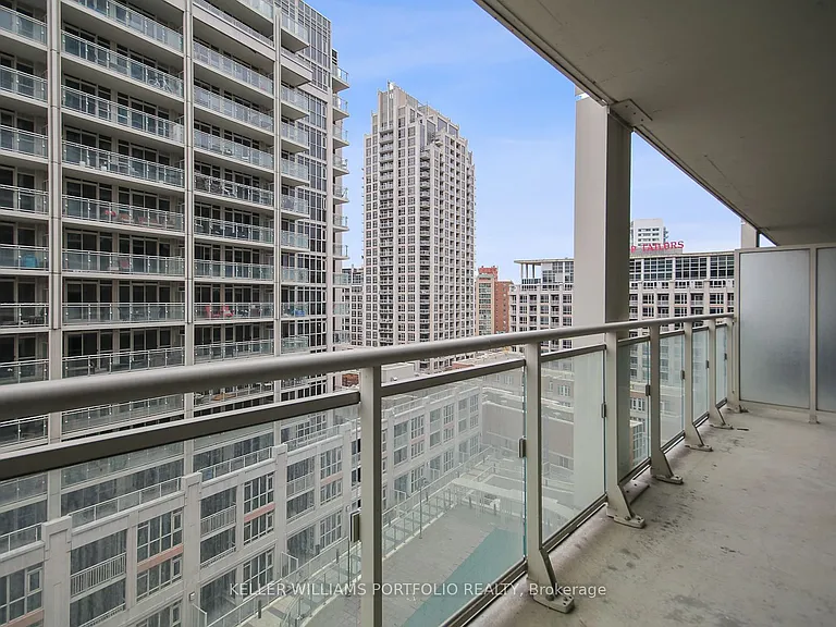 35 Bastion St #1120 — Photo 21