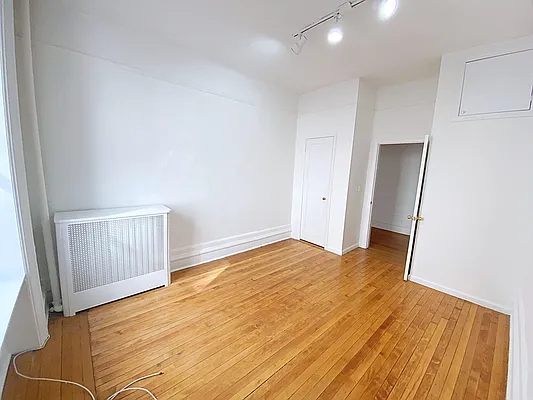 Rented by Rachel Realty | media 9