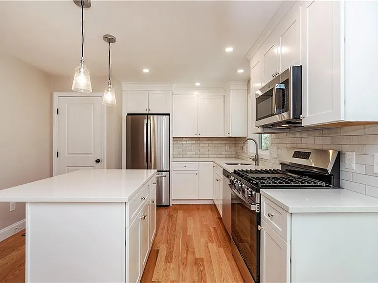 81 Cadora Ave — Photo 5