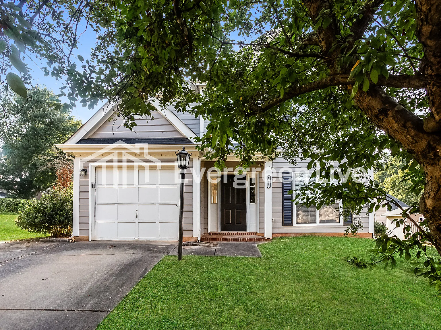3 bed, 2.5 bath, 1483 sqft, $1,645 — Photo 1