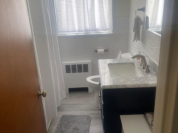 2nd image of 420 E Portage Ave APT 2