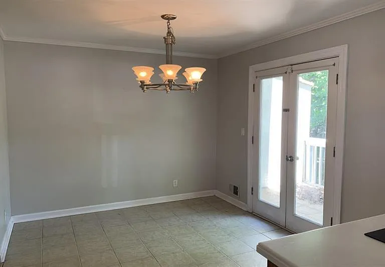 831 Clairemont Ave — Photo 11