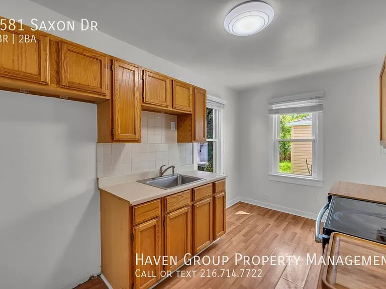 5581 Saxon Dr — Photo 7