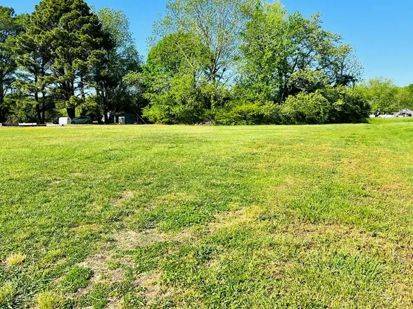 29 Market St, Onancock, VA 23417