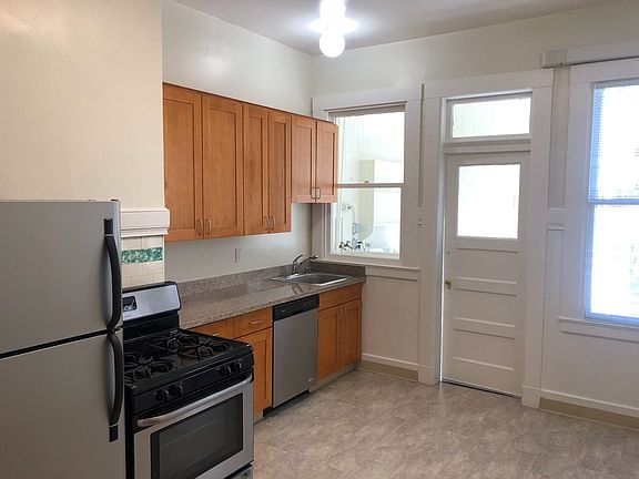 3rd image of 422 Lyon St #2
