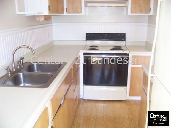 3rd image of 104 Acorn Dr