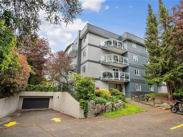 949 Cloverdale Ave #208, Saanich, BC V8X 2T4